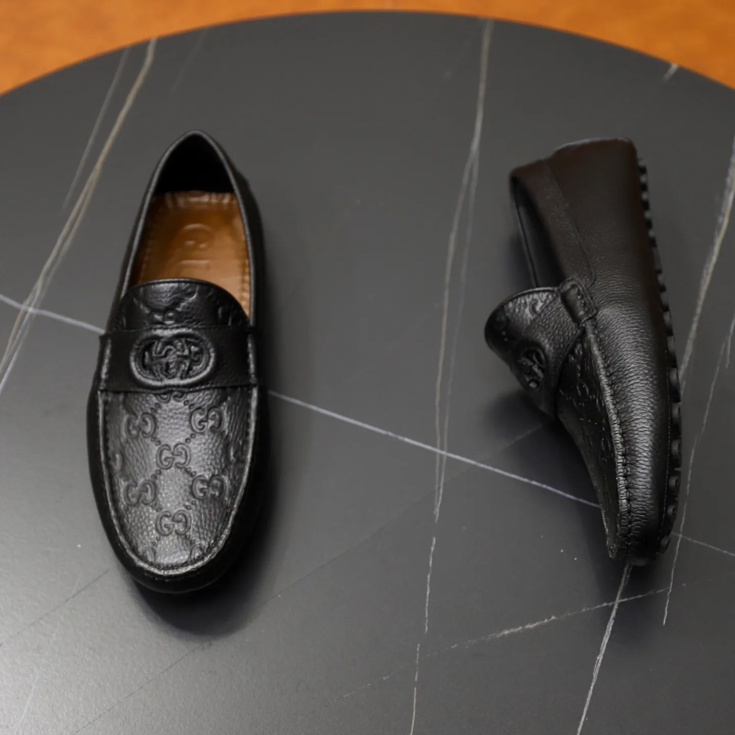 Ex-factory price: 460💰[GUCCI] Gucci ⚠️High-end men’s driving and pedal series ⚠️38-44 (customized for 45) ⚠️All original cowhide leather! Thick and soft! Made entirely of calfskin lining! Rubber sheet anti-slip beanie sole! Three-dimensional package technology! Fashionable and classic! Handicrafts! Original high quality! Feel free to compare!